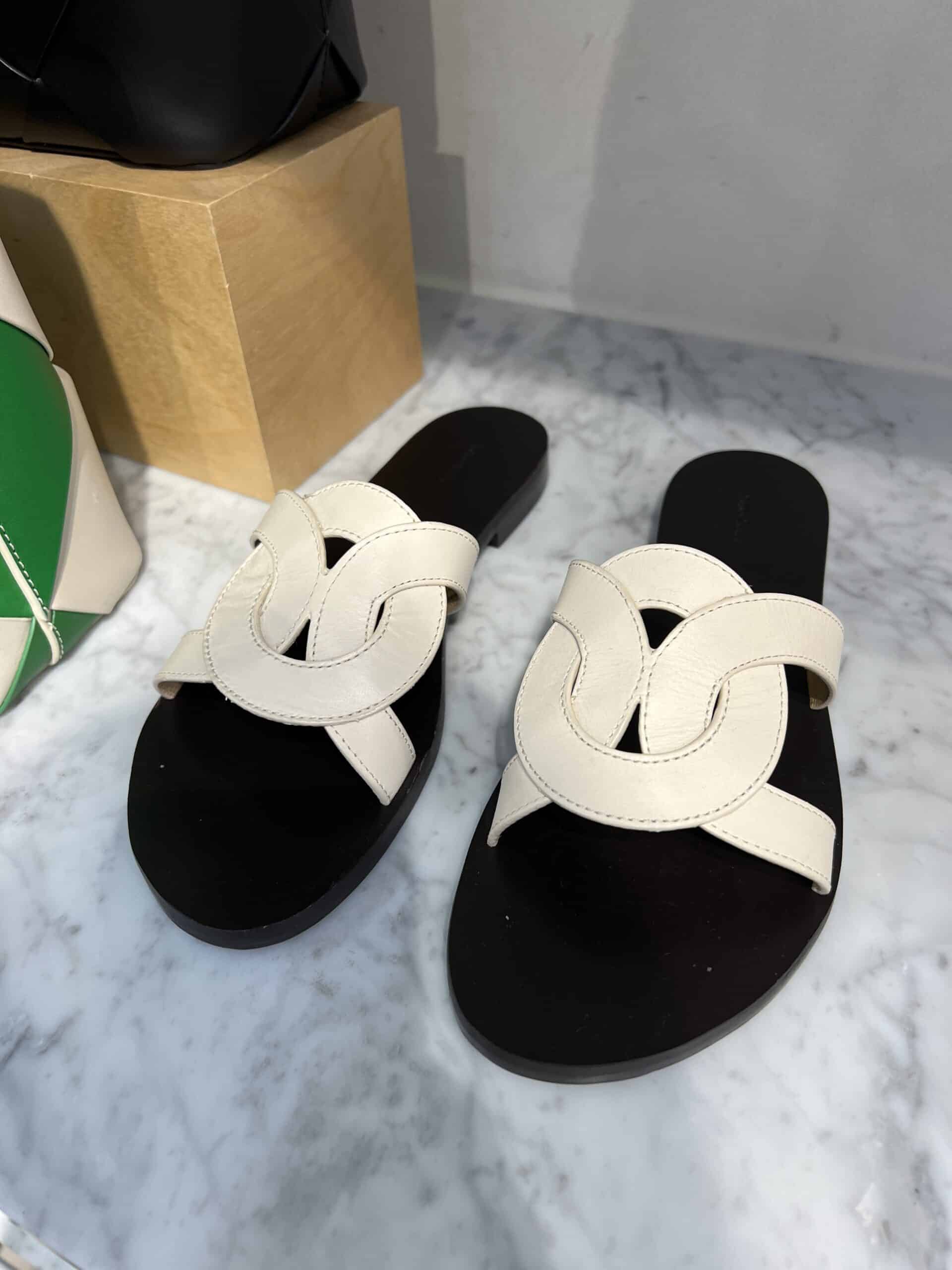 retail women ss23 flat sandals slide leather black white other stories