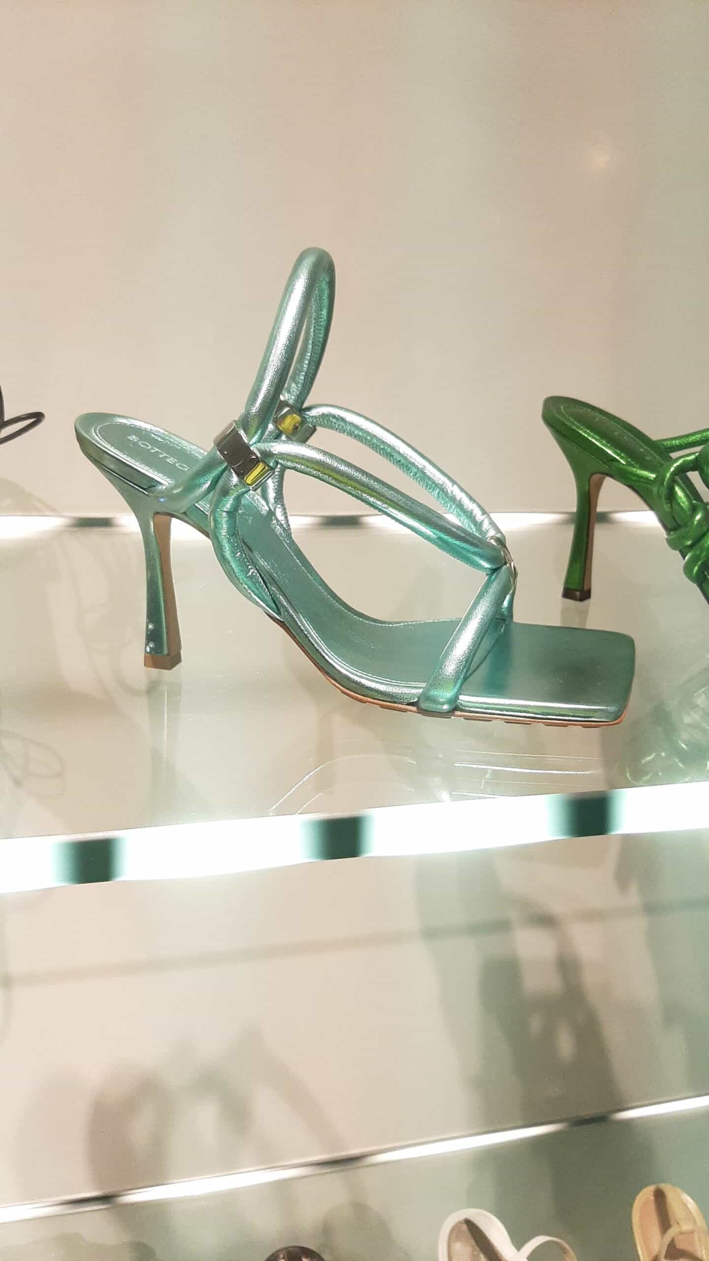 retail women ss23 party sandals strappy tresse square leather metallics soft metal green bottega veneta 1
