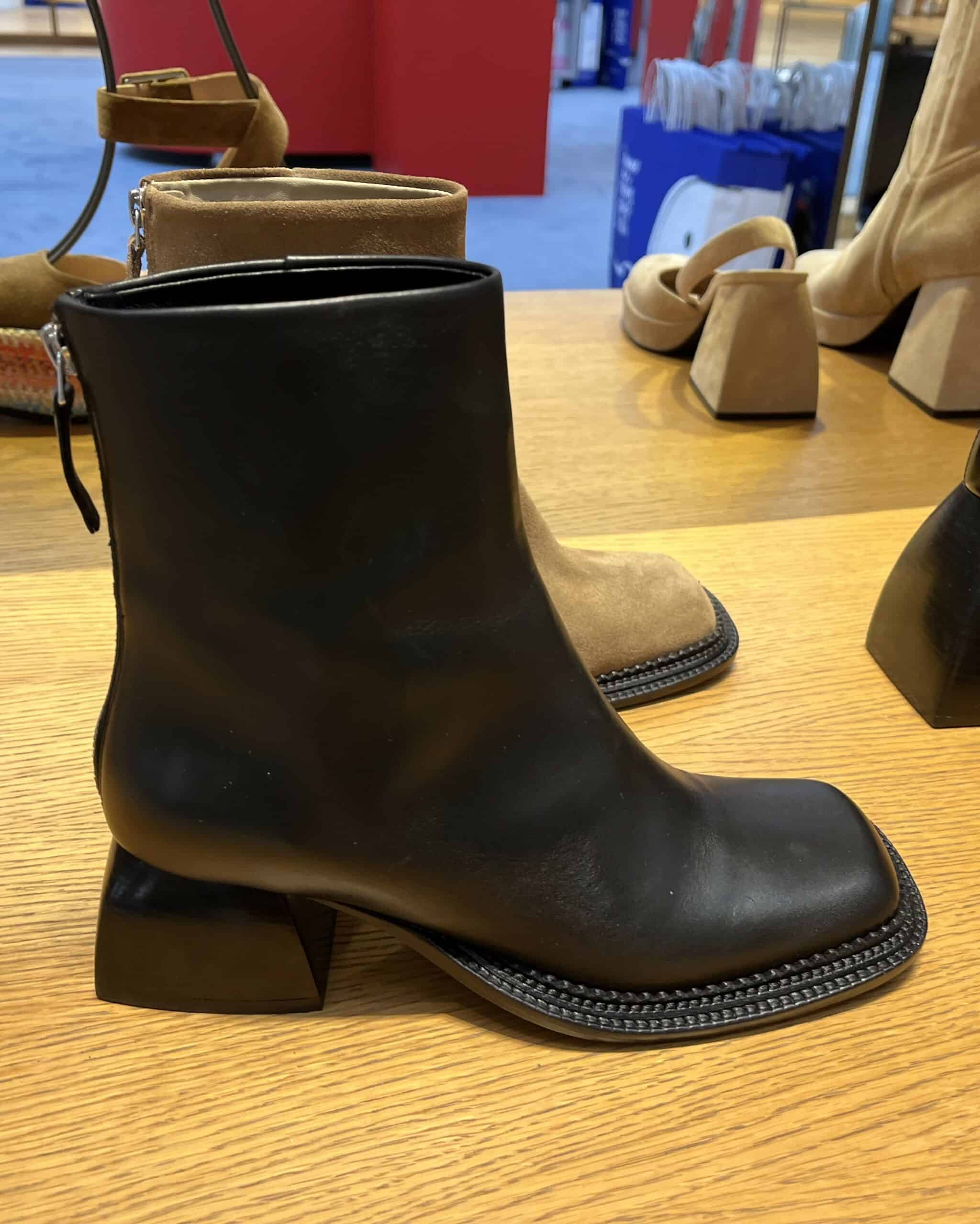 69 retail women ss23 booties block heels square leather black nodaleto le bon marche